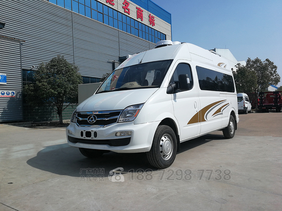 上汽大通V80長軸高頂自動(dòng)擋房車1